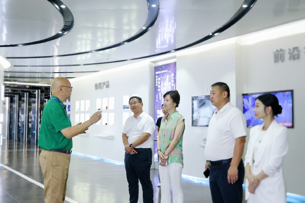 亚信数据董事长沈丹婷莅临憶源科技参观考察